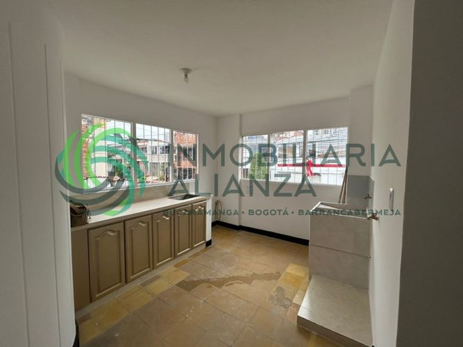 Casa de 7 alcobas en venta en La Victoria, Bucaramanga, 221 m² · foto 11 de 24