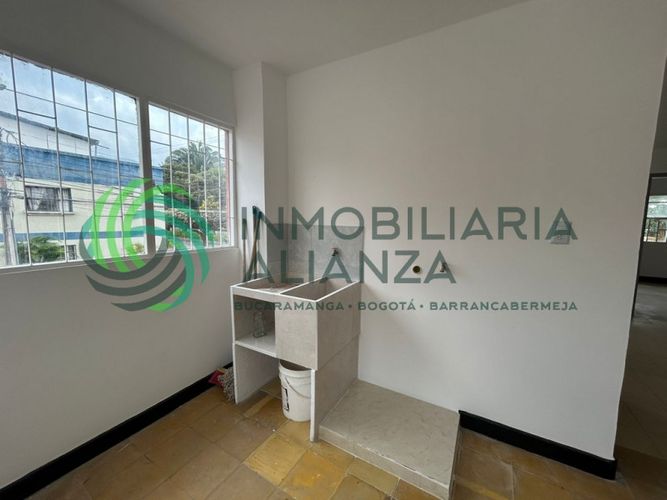 Casa de 7 alcobas en venta en La Victoria, Bucaramanga, 221 m² · foto 13 de 24