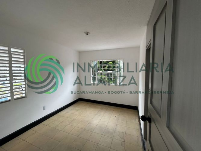 Casa de 7 alcobas en venta en La Victoria, Bucaramanga, 221 m² · foto 23 de 24
