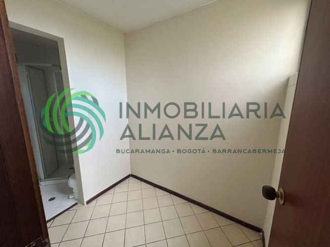 Apartamento de 3 alcobas en venta en La Floresta, Bucaramanga, 88 m² · foto 12 de 24