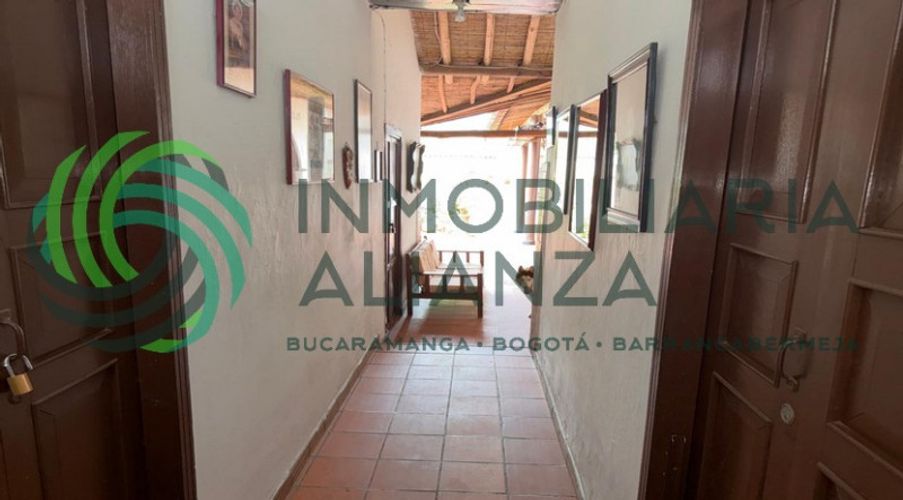 Casa de 5 alcobas en venta en Centro, Girón, 141 m² · foto 3 de 16