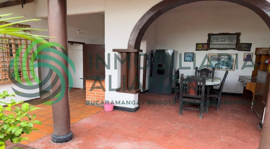 Casa de 5 alcobas en venta en Centro, Girón, 141 m² · foto 8 de 16
