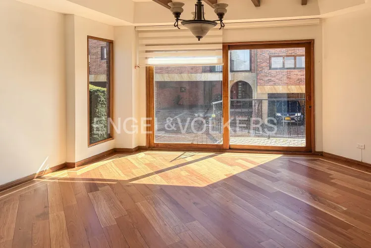 Casa de 3 alcobas en venta en Gratamira, Bogotá, 285 m² · foto 3 de 18