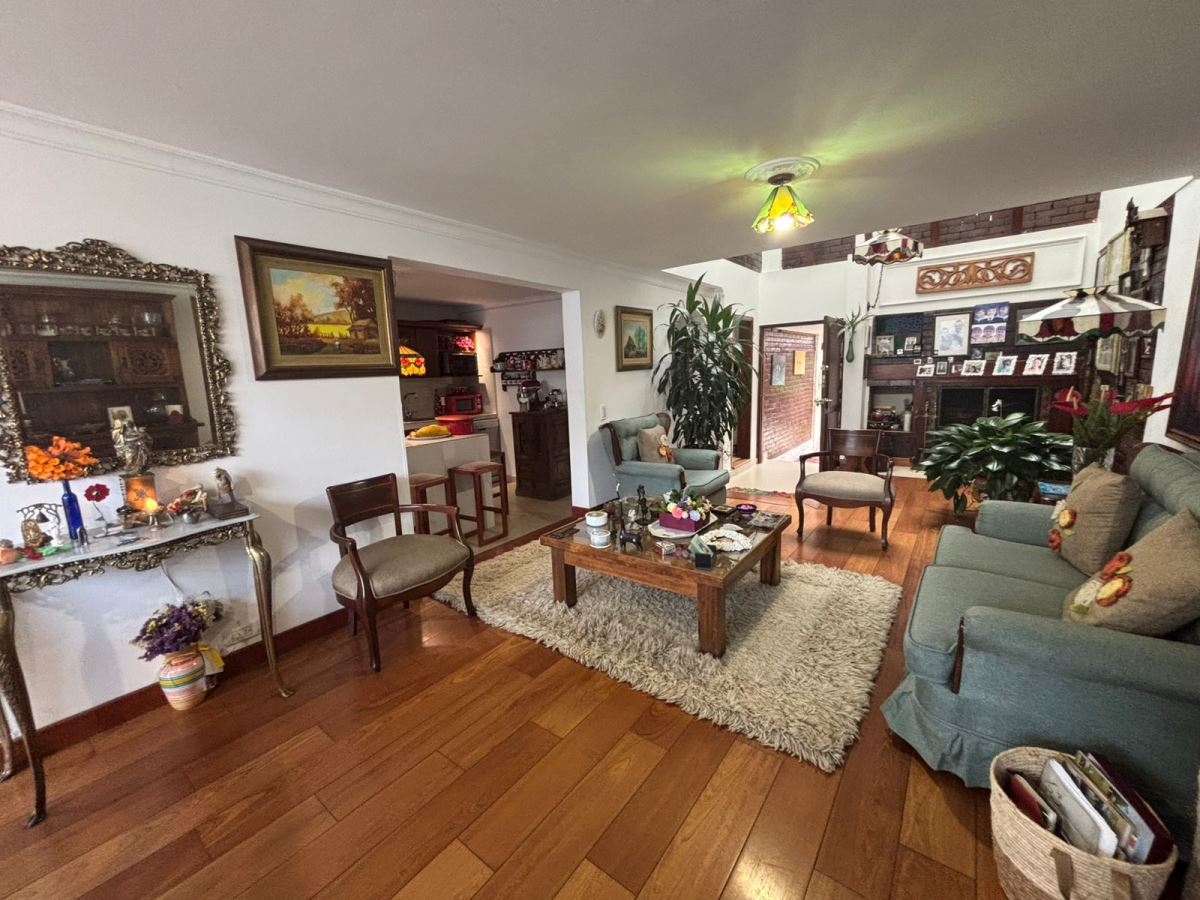 Casa en venta en San Jose De Bavaria, Bogotá · foto 3 de 24
