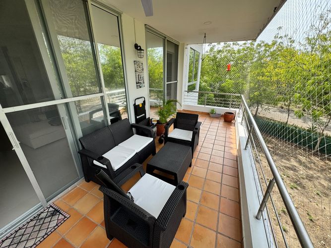 Apartamento de 2 alcobas en venta en Condominio Laguna Club, Cartagena, 94 m² · foto 2 de 24