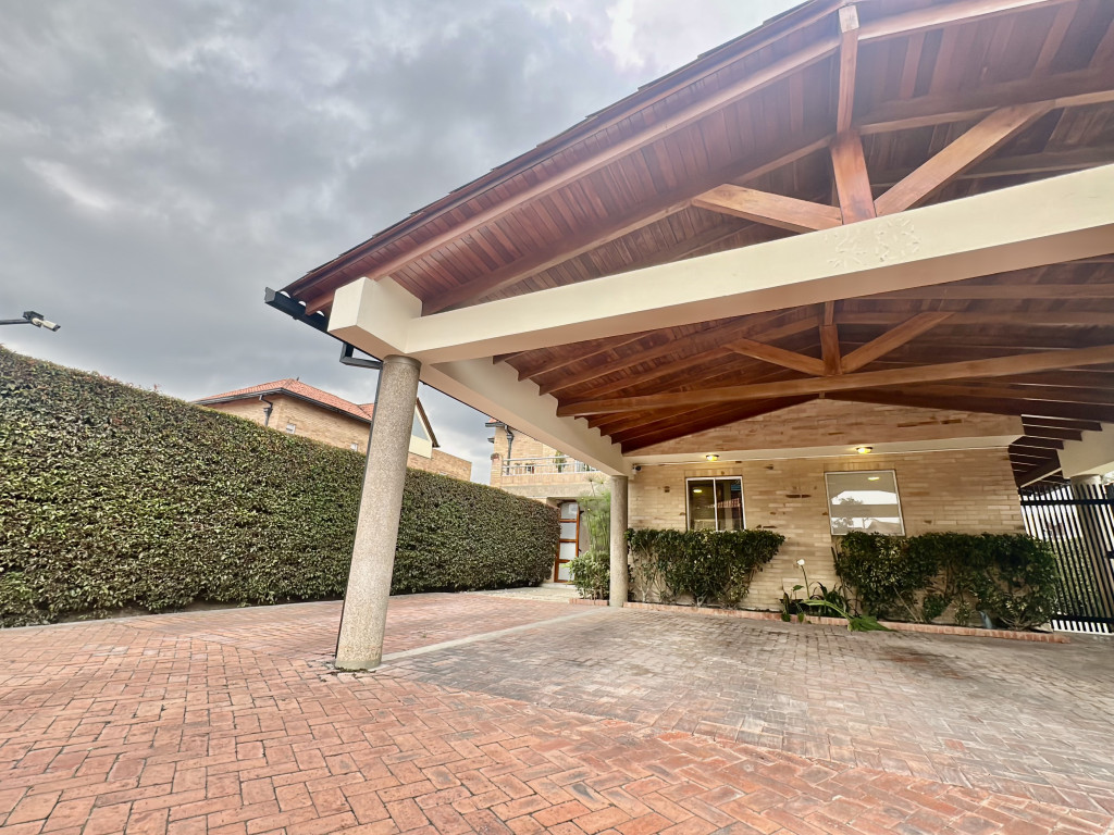 Casa en venta en Centro, Cajicá · foto 2 de 24
