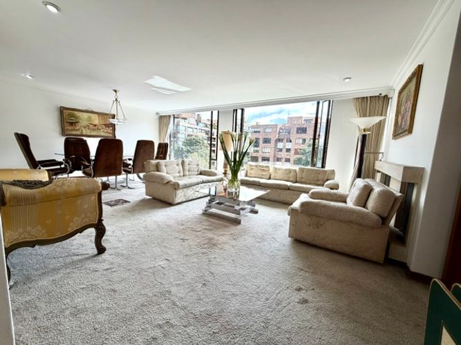 Apartamento de 3 alcobas en venta en La Carolina, Bogotá, 152 m² · foto 5 de 24