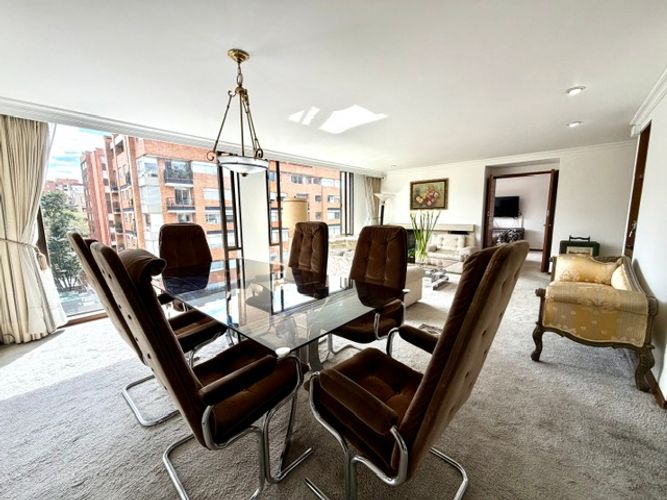 Apartamento de 3 alcobas en venta en La Carolina, Bogotá, 152 m² · foto 6 de 24