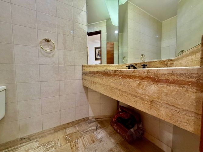 Apartamento de 3 alcobas en venta en La Carolina, Bogotá, 152 m² · foto 14 de 24