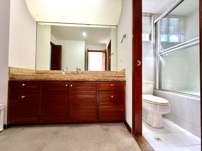 Apartamento de 3 alcobas en venta en La Carolina, Bogotá, 152 m² · foto 17 de 24