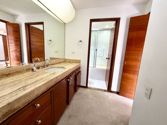 Apartamento de 3 alcobas en venta en La Carolina, Bogotá, 152 m² · foto 21 de 24