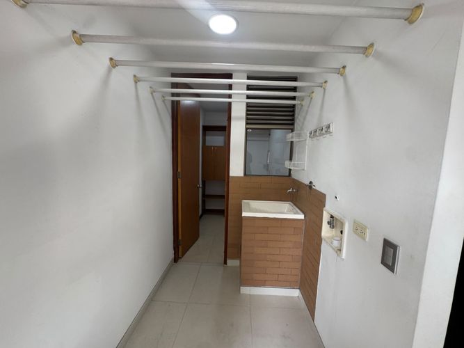 Apartamento de 3 alcobas en arriendo en El Poblado, Medellín, 140 m² · foto 4 de 21
