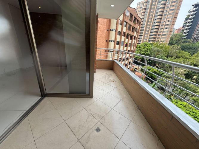 Apartamento de 3 alcobas en arriendo en El Poblado, Medellín, 140 m² · foto 11 de 21