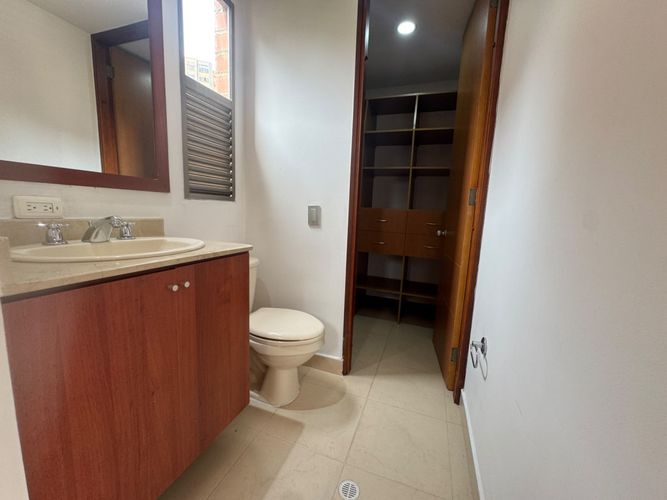 Apartamento de 3 alcobas en arriendo en El Poblado, Medellín, 140 m² · foto 16 de 21