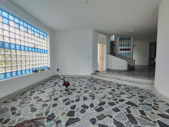 Casa de 10 alcobas en arriendo en Sotomayor, Bucaramanga, 455 m² · foto 2 de 24