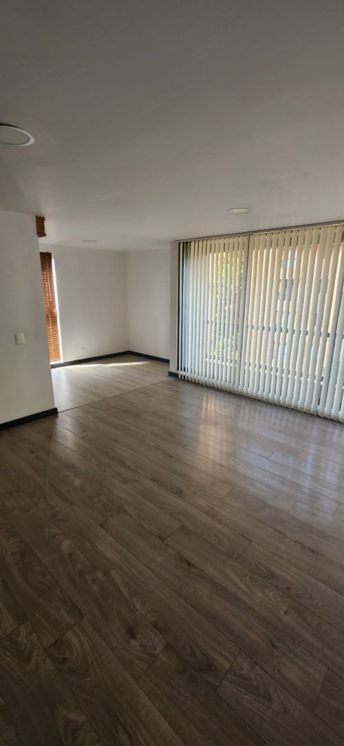 Apartaestudio en arriendo en Los Naranjos, Medellín, 55 m² · foto 4 de 12