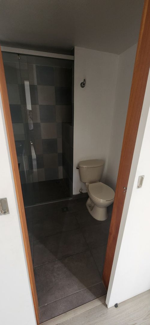 Apartaestudio en arriendo en Los Naranjos, Medellín, 55 m² · foto 5 de 12