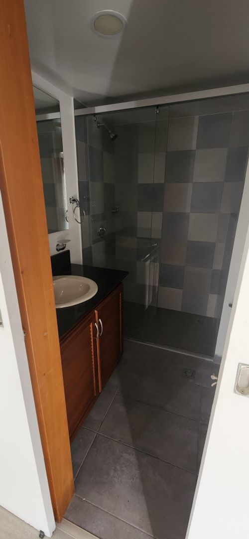 Apartaestudio en arriendo en Los Naranjos, Medellín, 55 m² · foto 6 de 12