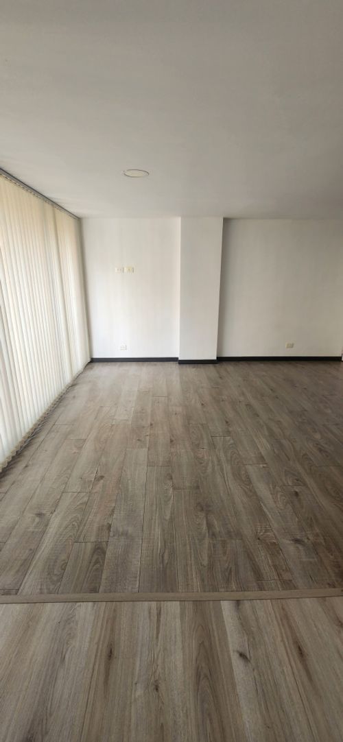 Apartaestudio en arriendo en Los Naranjos, Medellín, 55 m² · foto 7 de 12