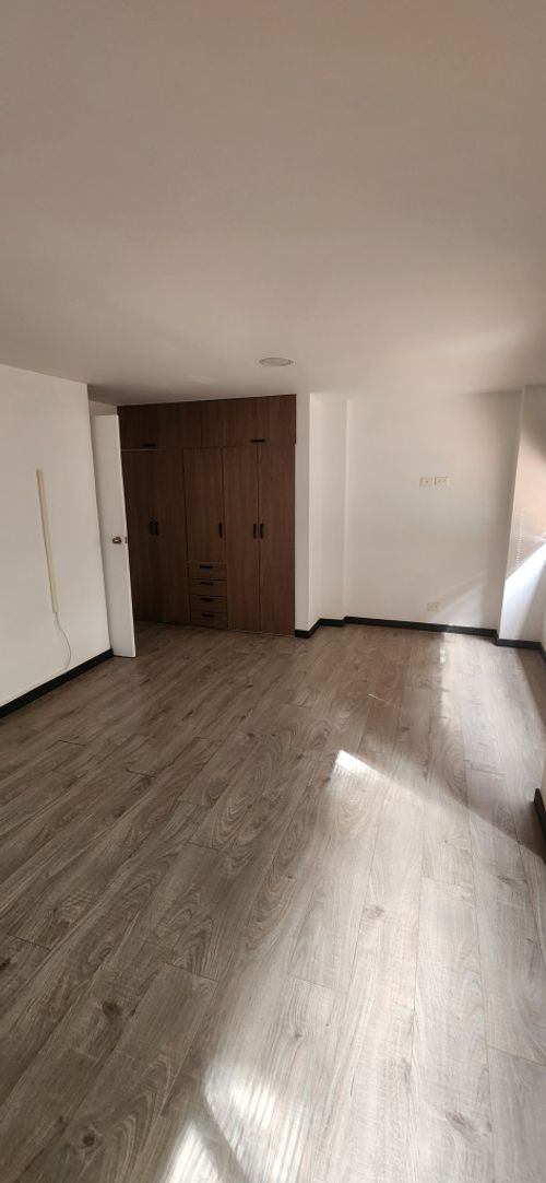 Apartaestudio en arriendo en Los Naranjos, Medellín, 55 m² · foto 10 de 12