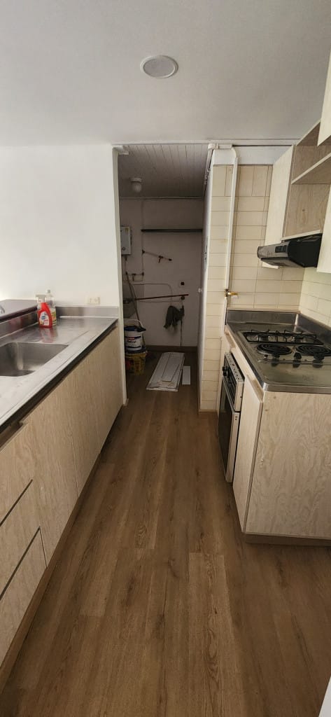 Apartamento de 2 alcobas en arriendo en Los Naranjos, Medellín, 101 m² · foto 3 de 14