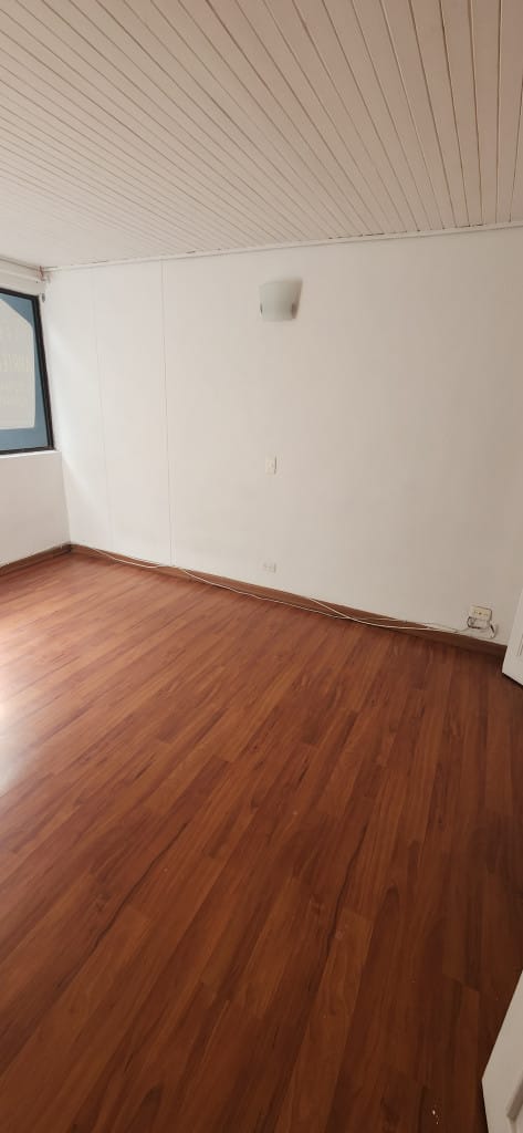 Apartamento de 2 alcobas en arriendo en Los Naranjos, Medellín, 101 m² · foto 6 de 14