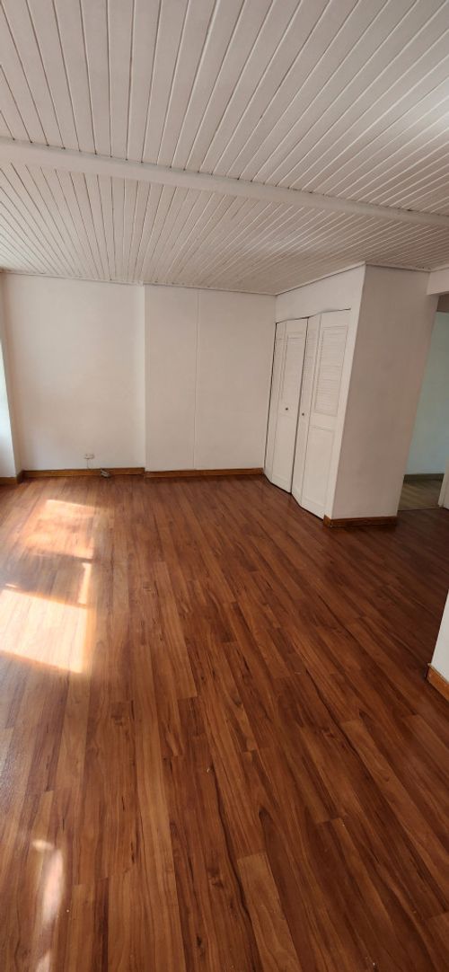 Apartamento de 2 alcobas en arriendo en Los Naranjos, Medellín, 101 m² · foto 10 de 14