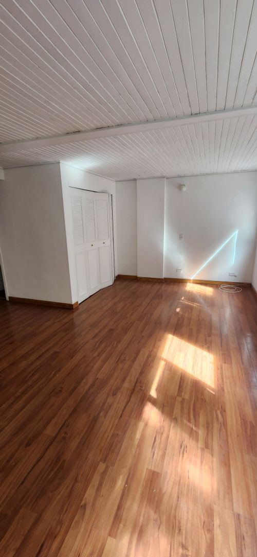 Apartamento de 2 alcobas en arriendo en Los Naranjos, Medellín, 101 m² · foto 11 de 14