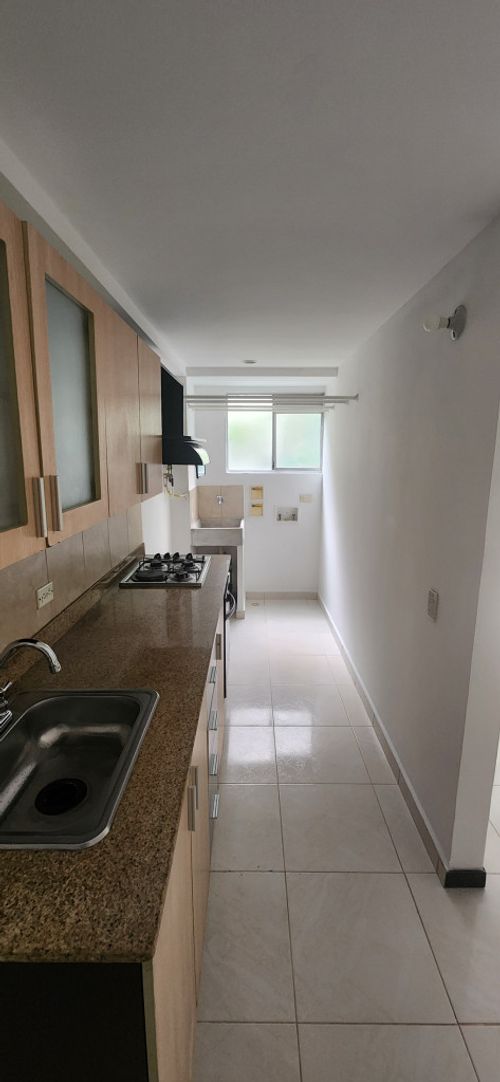Apartamento de 3 alcobas en arriendo en Villa Carlota, Medellín, 85 m² · foto 2 de 13