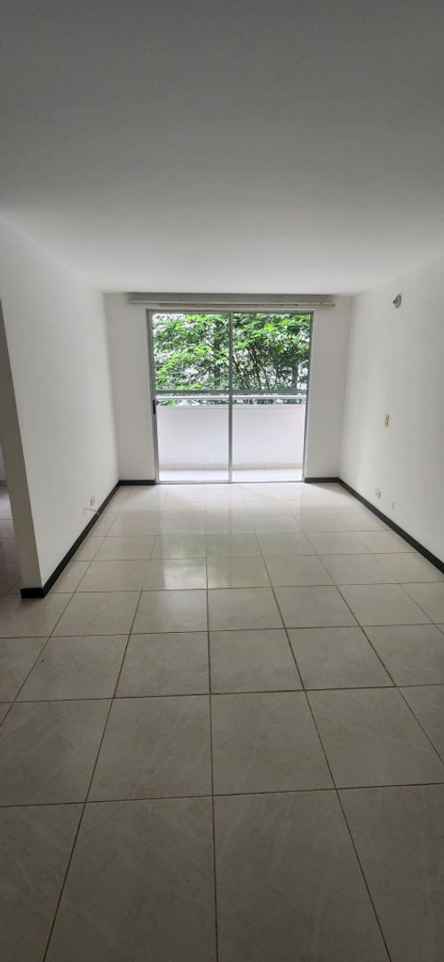 Apartamento de 3 alcobas en arriendo en Villa Carlota, Medellín, 85 m² · foto 3 de 13
