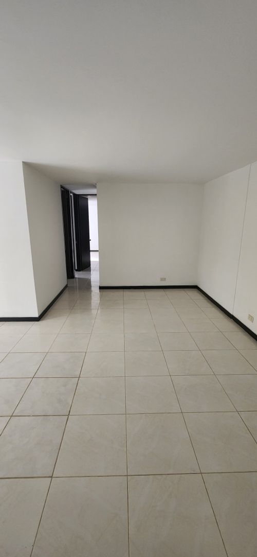 Apartamento de 3 alcobas en arriendo en Villa Carlota, Medellín, 85 m² · foto 4 de 13