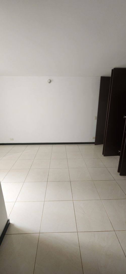 Apartamento de 3 alcobas en arriendo en Villa Carlota, Medellín, 85 m² · foto 10 de 13