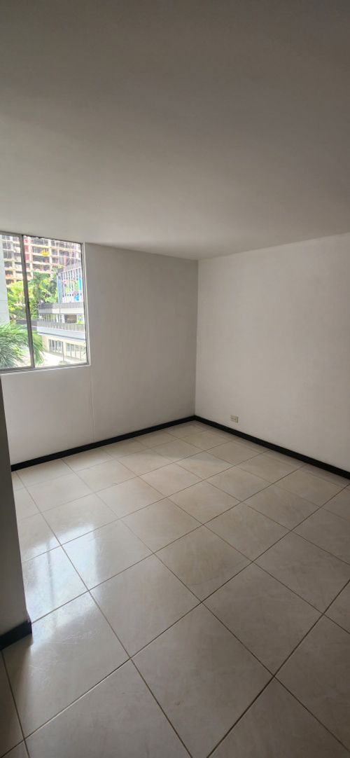 Apartamento de 3 alcobas en arriendo en Villa Carlota, Medellín, 85 m² · foto 11 de 13