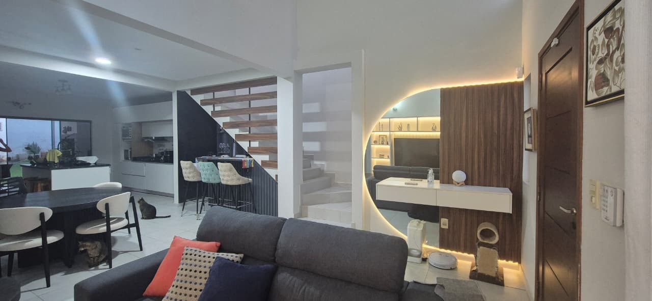 Exclusivo Dúplex Amoblado con Jardín Privado: Un Oasis de Confort y Estilo. - foto 2