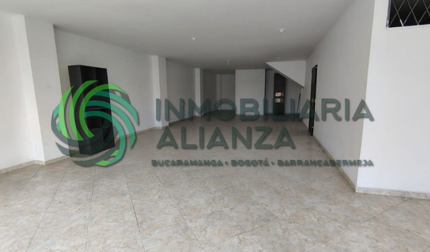 Local en arriendo en El Poblado, Girón, 82 m² · foto 2 de 9