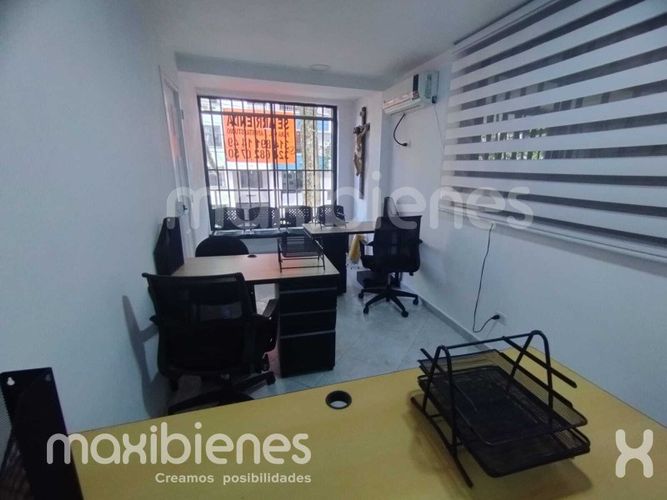 Oficina en arriendo en Los Colores, Medellín, 20 m² · foto 3 de 5