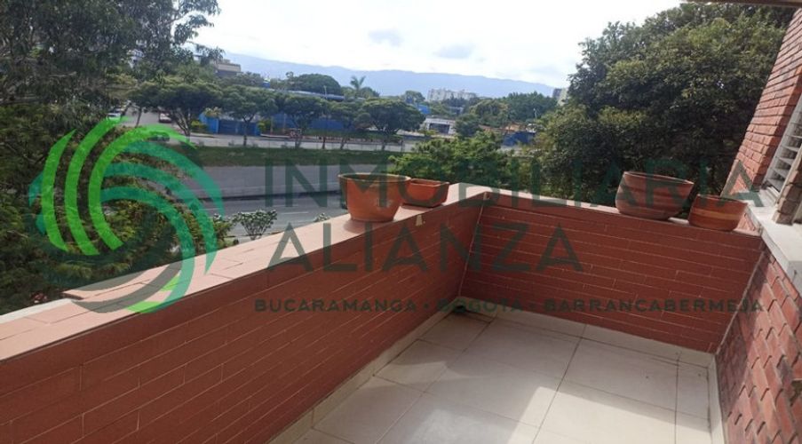 Apartamento de 3 alcobas en venta en Antiguo Campestre, Bucaramanga, 107 m² · foto 3 de 19