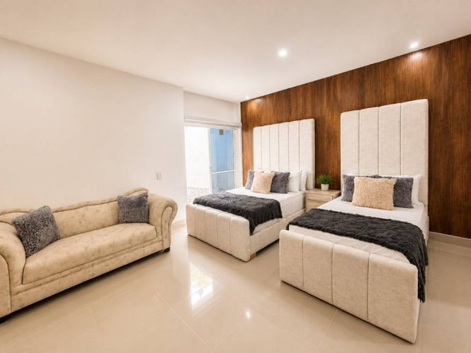 Casa de 6 alcobas en venta en El Tesoro, Medellín, 580 m² · foto 13 de 23