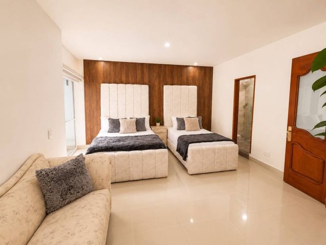 Casa de 6 alcobas en venta en El Tesoro, Medellín, 580 m² · foto 16 de 23