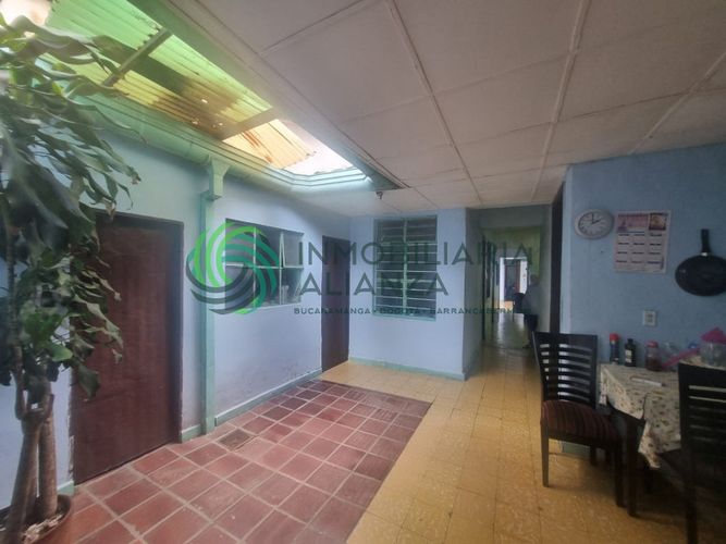 Casa de 5 alcobas en venta en Antonia Santos Centro, Bucaramanga, 260 m² · foto 2 de 24