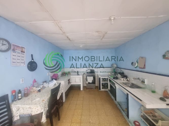 Casa de 5 alcobas en venta en Antonia Santos Centro, Bucaramanga, 260 m² · foto 4 de 24
