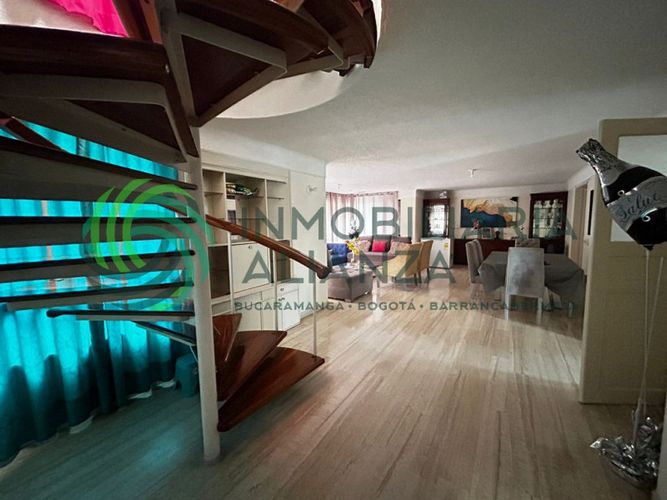 Apartamento de 3 alcobas en venta en Cabecera Del Llano, Bucaramanga, 256 m² · foto 2 de 24