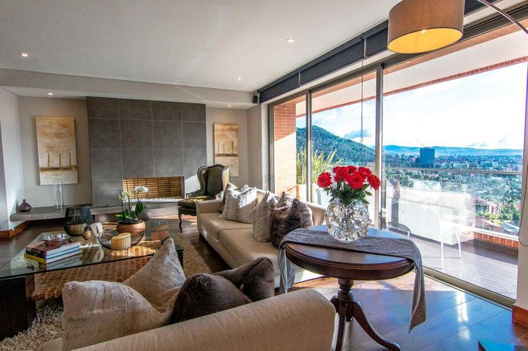 Apartamento de 4 alcobas en venta en Cerros De Los Alpes, Bogotá, 456 m² · foto 4 de 24