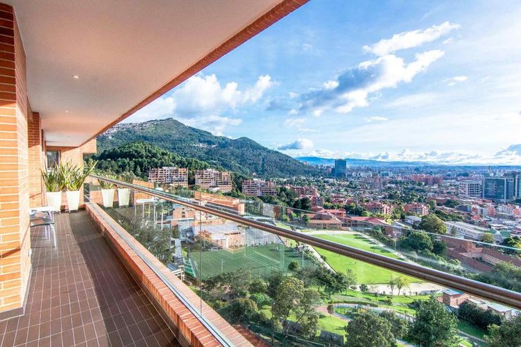 Apartamento de 4 alcobas en venta en Cerros De Los Alpes, Bogotá, 456 m² · foto 6 de 24