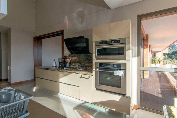 Apartamento de 4 alcobas en venta en Cerros De Los Alpes, Bogotá, 456 m² · foto 17 de 24