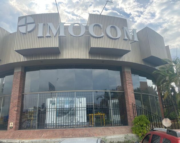 Bodega en venta en La Flora, Cali, 1625 m² · foto 2 de 24