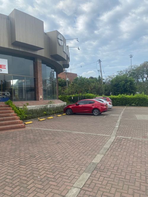 Bodega en venta en La Flora, Cali, 1625 m² · foto 3 de 24