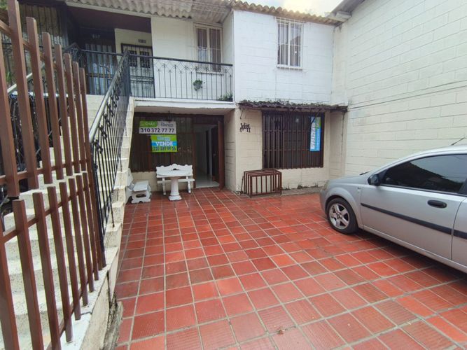 Apartamento de 2 alcobas en venta en Los Guaduales, Cali, 66 m² · foto 2 de 18