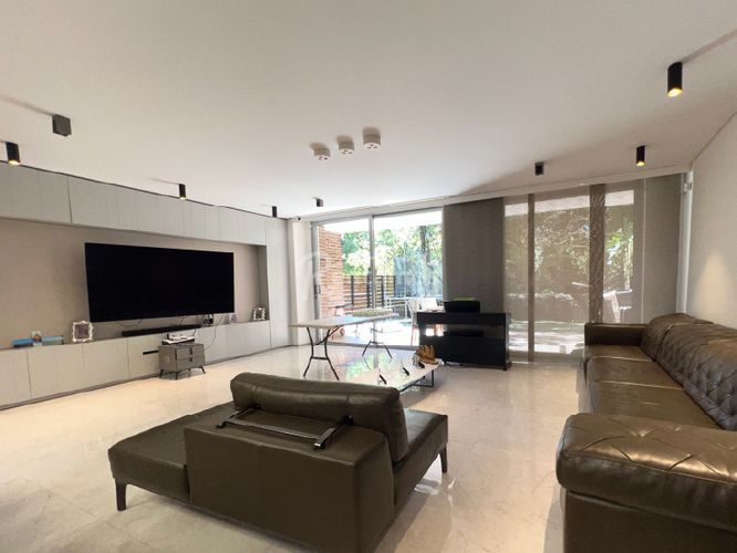 Casa de 4 alcobas en venta en El Poblado, Medellín, 251 m² · foto 3 de 24