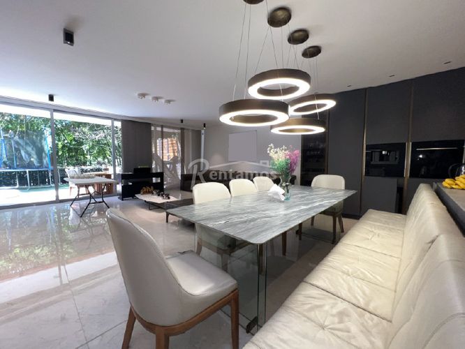 Casa de 4 alcobas en venta en El Poblado, Medellín, 251 m² · foto 5 de 24